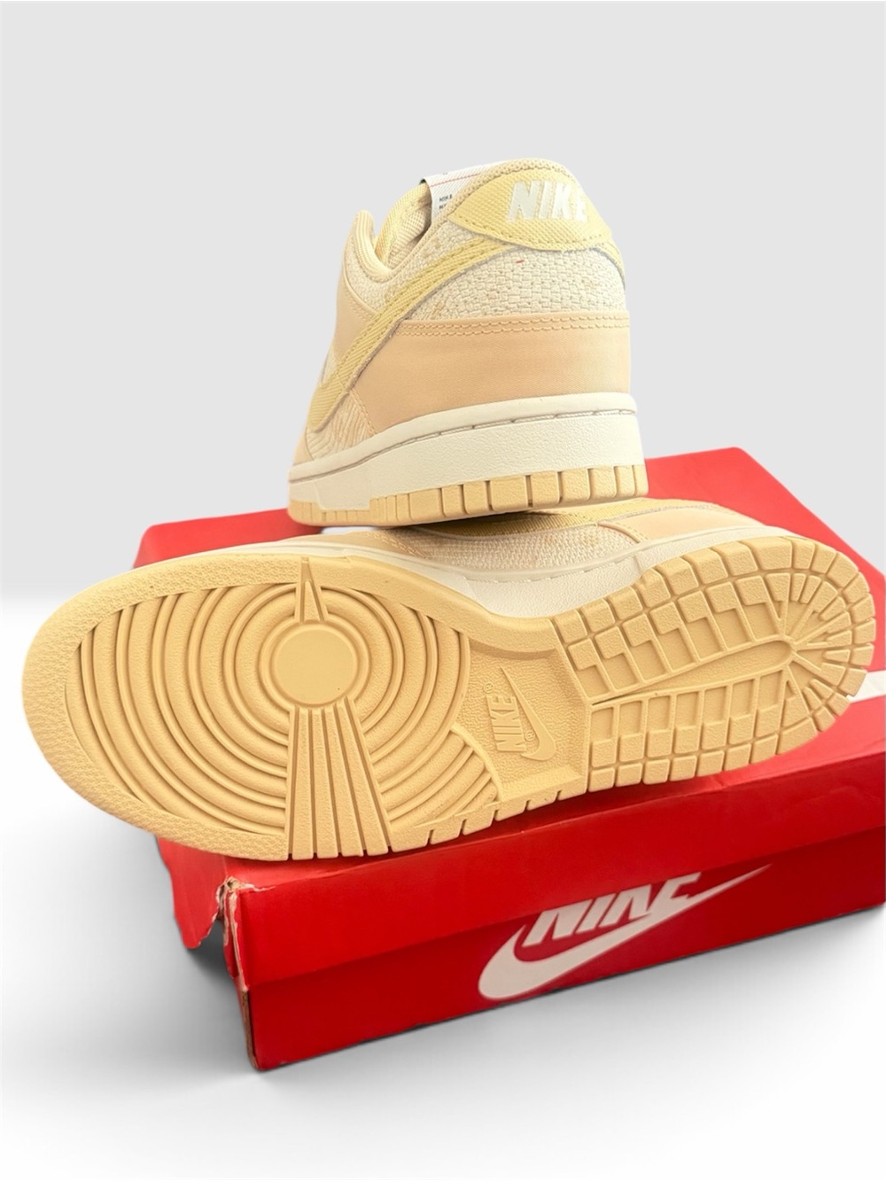 Nike Kids Low-Top Sneakers in Light Beige and Cream